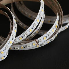 RGBW LED Strip – 56x Farbwechsel 5050 RGB LEDs & 56x weiße 5630 CRI90+ LEDs je Meter – 120° 24V DC