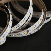RGBW LED Strip – 56x Farbwechsel 5050 RGB LEDs & 56x weiße 5630 CRI90+ LEDs je Meter – 120° 24V DC