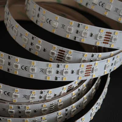Triple Line RGBWW LED Stripe | 70x mehrfarbige 5050 RGB LEDs & 140x warmweiße 2835 CRI90+ LEDs je Meter | 120° 24V DC |