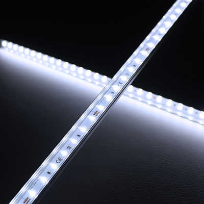 LED-Leiste Flachprofil wasserdicht "Out-Line IP54" 70x 5630 LEDs - 15 Watt - 1603 Lumen je Meter | transparent | tageslichtweiß CRI 90Ra - 120° 24VDC |