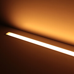 High-CRI Einbau LED-Leiste Wet-Line IP54 wasserdicht – diffus – 420 × 1808 LEDs – 20 W – 2040 lm/m – ultrawarmweiß 2500 K – CRI 95+ 24V DC 120°