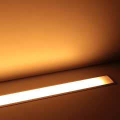 High-CRI Einbau LED-Leiste Wet-Line IP54 wasserdicht – diffus – 420 × 1808 LEDs – 20 W – 2040 lm/m – ultrawarmweiß 2500 K – CRI 95+ 24V DC 120°