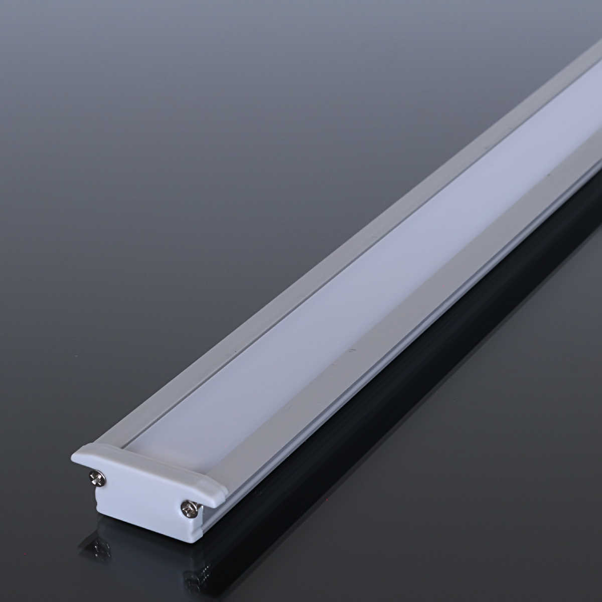 super helle XQ LED-Leiste warmweiß 2700K, 450 lm, vielseitig einsetzbar,  homogen, formschöne Aufbauleiste, Küchenbeleuchtung