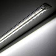 wasserdichte Einbau LED-Leiste Wet-Line IP54 transparent – 240 × 2835 LEDs – 19 W – 2110 lm/m – tageslichtweiß 6000 K – CRI 90+ 24V DC 120°