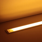 COB LED-Leiste Einbau Wet-Line IP54 wasserdicht – transparent dimmbar – warmweiß 2700 K – CRI92 24V DC 180° – 528x LED Chips 12,5 W – 1172 lm/m