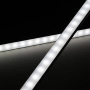 CCT dualweiß Slim-Line LED-Leiste 70 × 2835 LEDs – weiß 1076 lm/m – & 70 × 2835 LEDs – warmweiß 884 lm/m – 21 W – gesamt je Meter – diffus – CRI 90Ra – 120° 24V DC