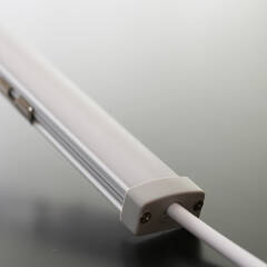 IP54 wasserdichte CCT-LED-Leiste Out-Line IP54 – diffus – 140 × 5630 LEDs – 2 × 16Watt je Meter – Dualweiß 2700 K-6500 K – CRI 90+ 24V DC 120°