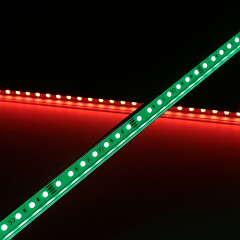 RGB LED-Leiste Surface – klar – 96 × 5050 RGB LEDs – 680 Lumen – 19 W je Meter – 120° 24V DC