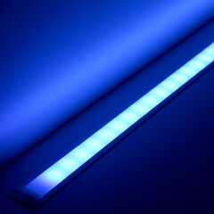 RGB LED-Leiste Inside zum Einbau – diffus – 96 × 5050 RGB LEDs – 680 Lumen – 19 W je Meter – 120° 24V DC