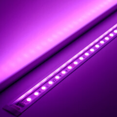 RGB LED-Leiste Inside zum Einbau – klar – 96 × 5050 RGB LEDs – 680 Lumen – 19 W je Meter – 120° 24V DC