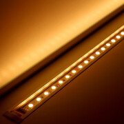 RGB LED-Leiste Inside zum Einbau – klar – 96 × 5050 RGB LEDs – 680 Lumen – 19 W je Meter – 120° 24V DC