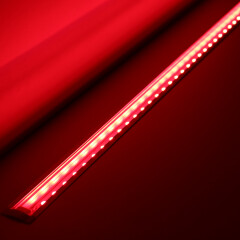 LED Einbauleiste RGB Inwards – klar – 96 × 5050 RGB LEDs – 680 Lumen – 19 W je Meter – 120° 24V DC