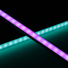 wasserdichte RGB LED-Leiste Out-Line IP54 – diffus – 96 × 5050 RGB LEDs – 680 Lumen – 19 W je Meter – 120° 24V DC