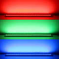 wasserdichte RGB LED-Leiste "Out-Line IP54" | klar | 96x 5050 RGB LEDs - 680 Lumen - 19 Watt je Meter | 120° 24V DC |
