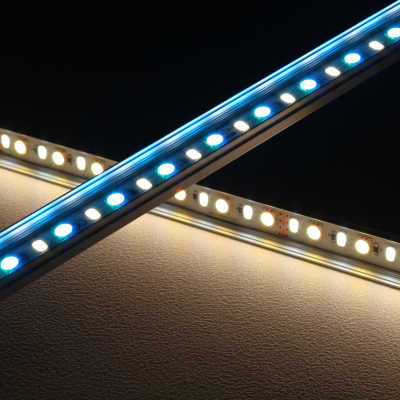 RGBW LED-Leiste "Slim-Line" | transparent | 56x Farbwechsel 5050 RGB LEDs & 56x weiße 5630 CRI90+ LEDs je Meter | 120° 24V DC |