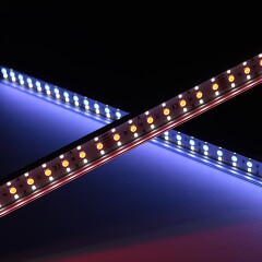 Triple Line RGBW LED-Leiste Slim-Line max – klar – 70x mehrfarbige 5050 RGB LEDs & 140x weiße 2835 CRI90+ LEDs je Meter – 120° 24V DC