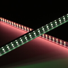 Triple Line RGBWW LED-Leiste Slim-Line max – klar – 70x mehrfarbige 5050 RGB LEDs & 140x warmweiße 2835 CRI90+ LEDs je Meter – 120° 24V DC