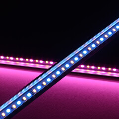 RGBWW 90° LED-Eckleiste Corner – klar – 56x Farbwechsel 5050 RGB LEDs & 56x warmweiße 5630 CRI90+ LEDs je Meter – 120° 24V DC