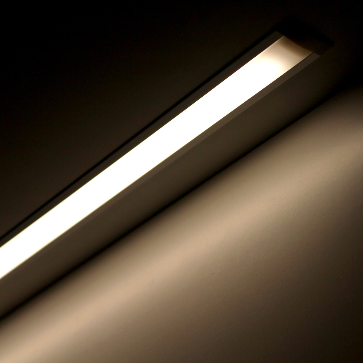 Constant Current LED Einbau-Leiste "Inside" | diffus neutralweiß | CRI 90+ 24VDC 120° | Wunschlänge 23cm | 48x 2835 LEDs | 412 Lumen | 3,8 Watt | nur Eingangskabel (Ausgang geschlossen)