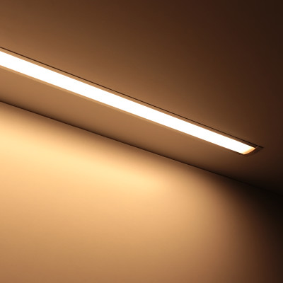 Constant Current LED Einbau-Leiste "Inside" | diffus warmweiß | CRI 90+ 24VDC 120° | Wunschlänge 48cm | 108x 2835 LEDs | 864 Lumen | 8,6 Watt | Ein- und Ausgangskabel ( zum Verbinden mehrerer LED-Leisten )