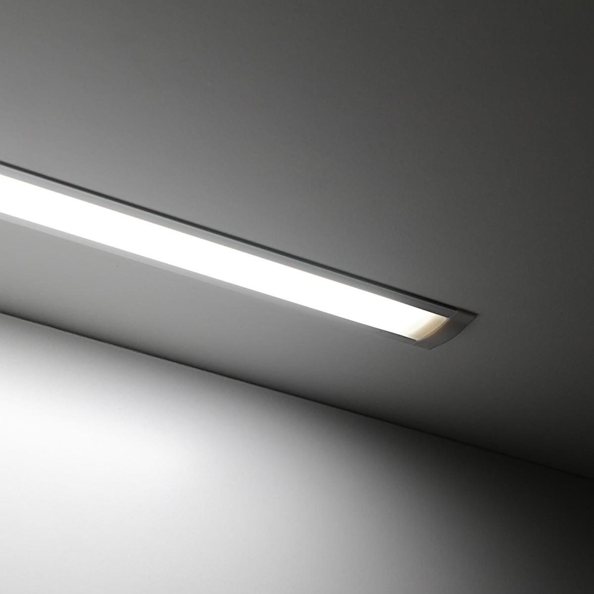 COB LED Einbau-Leiste "Inside" | diffus tageslichtweiß | CRI 90+ 24VDC 180° | Wunschlänge 21cm | 96x COB LEDs | 273 Lumen | 2,7 Watt | Ein- und Ausgangskabel ( zum Verbinden mehrerer LED-Leisten )