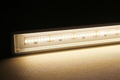 LED-Leiste Slim-Line max transparent mit 24V High-Performance LED-Streifen 240 × 2835 LEDs 21 W/m 3090 lm/m – neutralweiß 4000 K