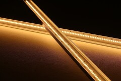 LED-Leiste Slim-Line max transparent mit 24V High-Performance LED-Streifen 240 × 2835 LEDs 19 W/m 2878 lm/m – warmweiß 2700 K