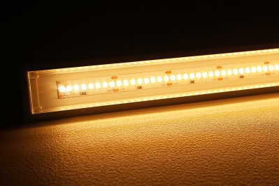 LED-Leiste "Slim-Line max" transparent mit 24V High-Performance LED-Streifen 240x 2835 LEDs 19W/m 2878 lm/m | warmweiß 2700K |