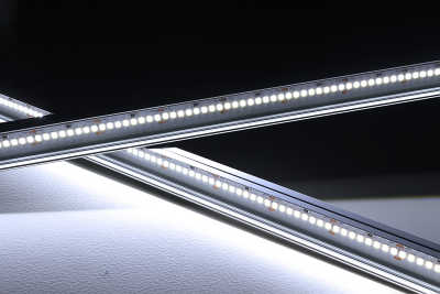 High Performance LED-Streifen 24V im Eckprofil...