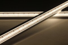 High Performance LED-Streifen 24V im Eckprofil Corner transparent – 240 × 2835 LEDs 21 W/m 3090 lm/m – neutralweiß 4000 K