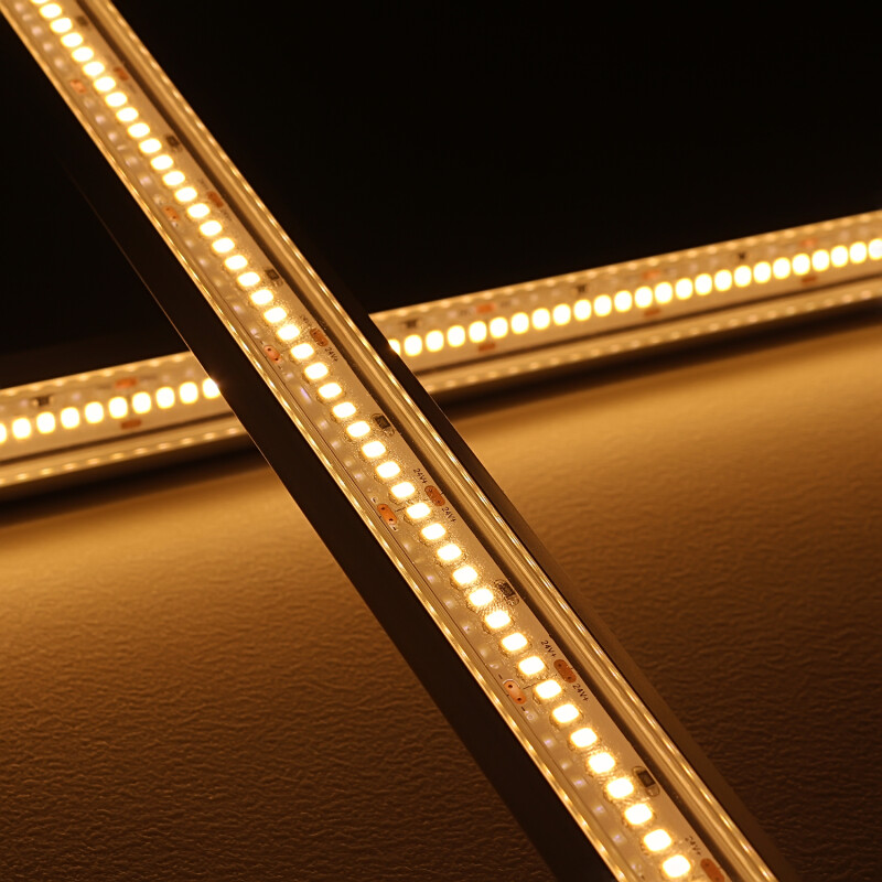 High Performance LED-Streifen 24V im Eckprofil Corner transparent – 240 × 2835 LEDs 19 W/m 2878 lm/m – warmweiß 2700 K