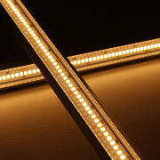 High Performance LED-Streifen 24V im Eckprofil Corner transparent – 240 × 2835 LEDs 19 W/m 2878 lm/m – warmweiß 2700 K