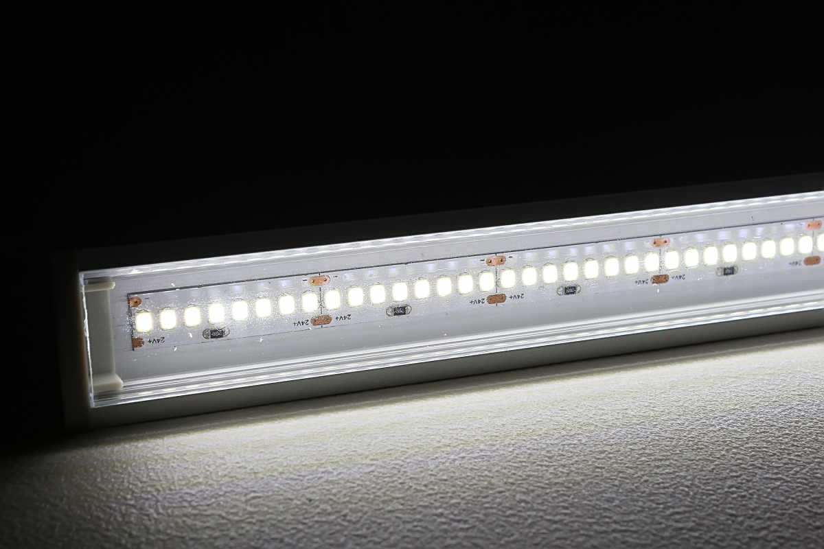 | LEDs 240x 2835 lm/m | 3164 transparent Einbau 20W/m LED 24V \