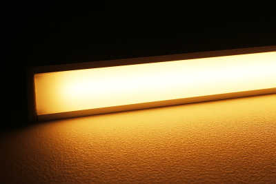 24V High-Performance LED-Leiste "Out-Line IP54" diffus | mit 240x 2835 LEDs 19W/m 2878 lm/m LED-Streifen | warmweiß 2700K |