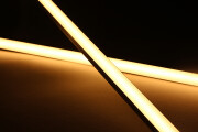 24V High-Performance LED-Leiste Out-Line IP54 diffus – mit 240 × 2835 LEDs 19 W/m 2878 lm/m LED-Streifen – warmweiß 2700 K