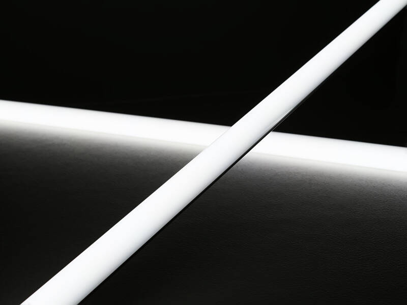 230V LED-Lichtleiste 230V "Moon-Line II" wasserdicht (IP65) tageslichtweiß 6300K CRI85 | Fertigung in Wunschlänge 23cm | 24x 2835 LEDs | 368 Lumen | 3 Watt |