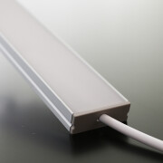 High-End LED-Leiste Superwide diffus – 320 × 2835 LEDs – 31 W – 5440 lm/m – tageslichtweiß 6100 K – 24V DC 120°
