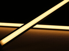 LED Eckleiste strong Edge diffus wasserdicht (IP54) – mit High-Performance LED-Streifen 24V 240 × 2835 LEDs 19 W/m 2878 lm/m – warmweiß 2700 K