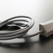 230V AC Eckleiste strong-EDGE COB LED wasserdicht (IP54) dimmbar diffus CRI90 – warmweiß 2700 K – 480x LEDs 12,2 W 1087 lm/m