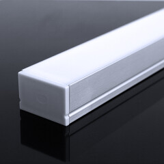 High-End LED-Leiste Surface max diffus – 320 × 2835 LEDs – 31 W – 5440 lm/m – tageslichtweiß 6100 K – 24V DC 120°