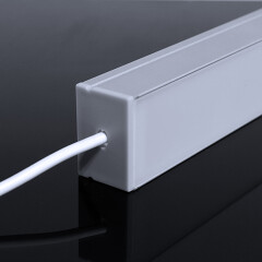 High-End LED-Leiste Surface max diffus – 320 × 2835 LEDs – 31 W – 5440 lm/m – tageslichtweiß 6100 K – 24V DC 120°