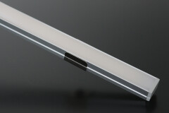 Alu COB RGB LED-Leiste MICRO-LINE dimmbar farbwechselnd – Abdeckung weiß diffus – 840 LEDs – 690 Lumen – 15.8 W je Meter – 180° 24V DC