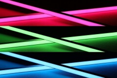 Alu COB RGB LED-Leiste MICRO-LINE dimmbar farbwechselnd – Abdeckung weiß diffus – 840 LEDs – 690 Lumen – 15.8 W je Meter – 180° 24V DC