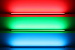 Alu COB RGB LED-Leiste MICRO-LINE dimmbar farbwechselnd – Abdeckung weiß diffus – 840 LEDs – 690 Lumen – 15.8 W je Meter – 180° 24V DC