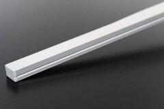 Alu COB RGB LED-Leiste MICRO-LINE dimmbar farbwechselnd – Abdeckung weiß diffus – 840 LEDs – 690 Lumen – 15.8 W je Meter – 180° 24V DC