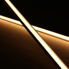 Lichtleiste COB LED "MICRO-LINE BLACK" Alu dimmbar | Abdeckung schwarz | warmweiß 2700K | CRI92 24VDC 180° | Maßanfertigung in Länge 54 cm | 275x COB LEDs | 610 Lumen | 6,51 Watt |