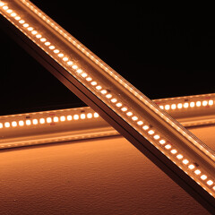 LED-Leiste Slim-Line max transparent mit 24V – ultra-warmweiß mit 2000 Kelvin – 240 × 2835 LEDs – 19 W – 1976 lm/m